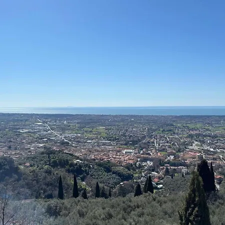 Uno Sguardo Sul Mare Pietrasanta