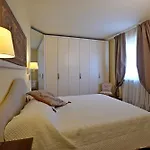 Uno Sguardo Sul Mare *